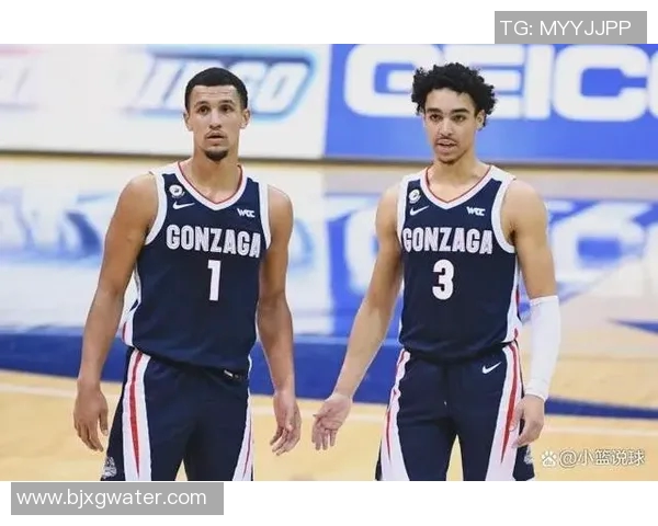 足球球星蓝球的成长之路与辉煌成就全面深度解析 足球球星蓝球的成长之路与辉煌成就全面深度解析